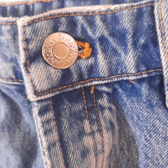 ● ZARA | High Waisted Ripped Distressed Demin Short - Picture 8 of 16